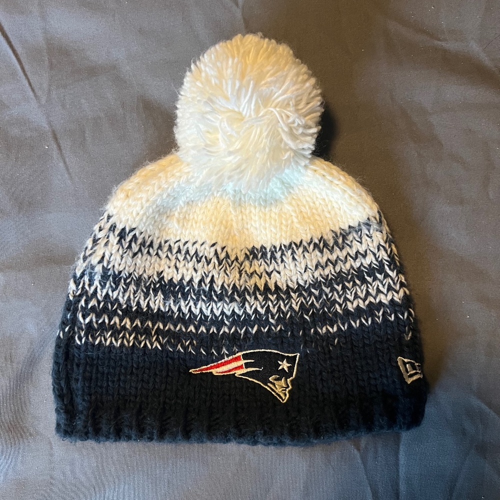⭐️ NEW ERA PATRIOTS POM TOQUE NAVY BLUE/WHITE ⭐️